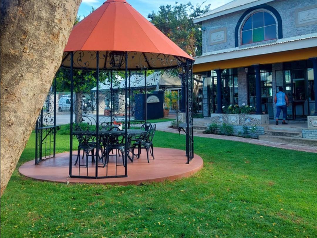 Art And Soul Restaurant, Accommodation, French Bar And Art Gallery Parys Bagian luar foto