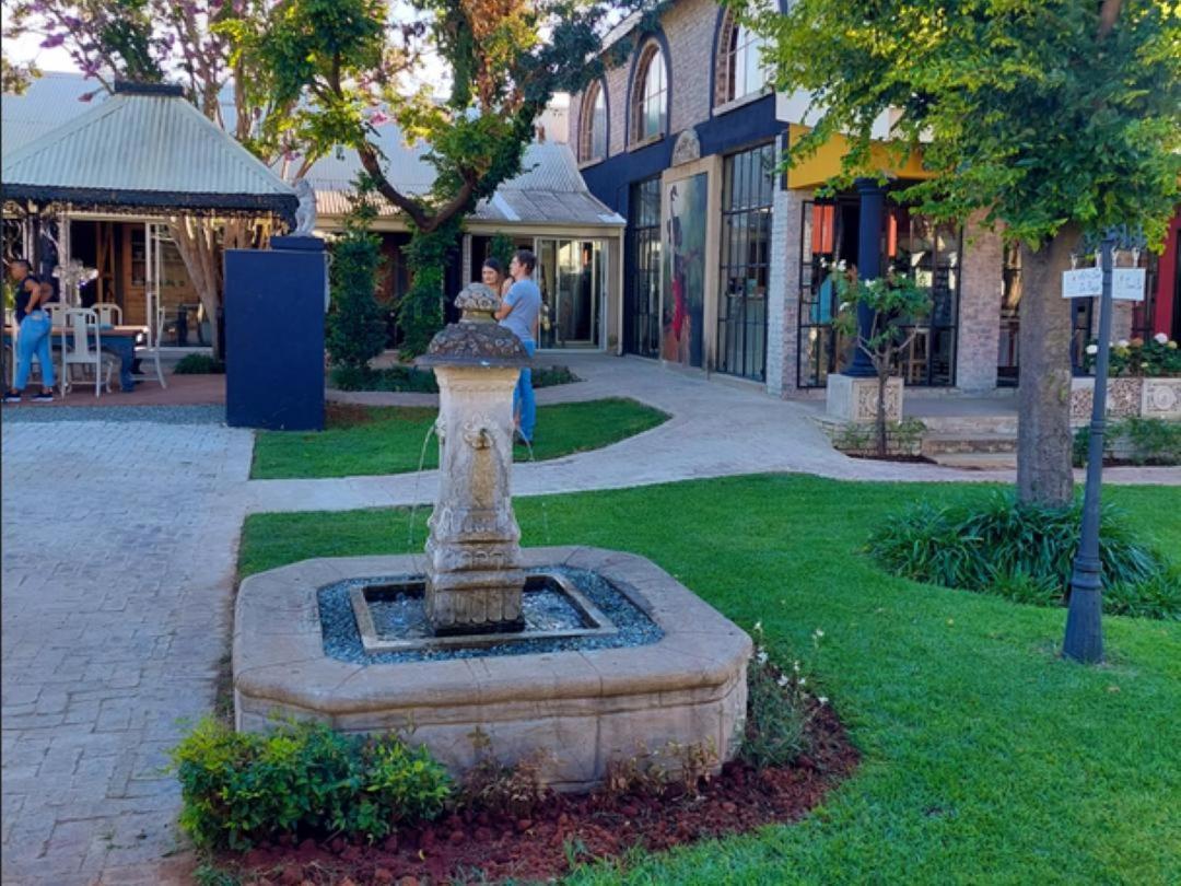 Art And Soul Restaurant, Accommodation, French Bar And Art Gallery Parys Bagian luar foto